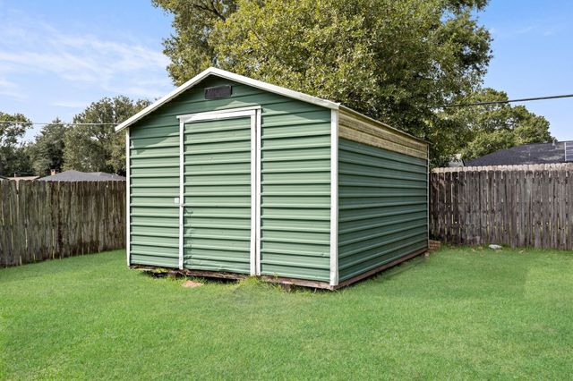 2522 10th Street, Port Neches, TX 77651