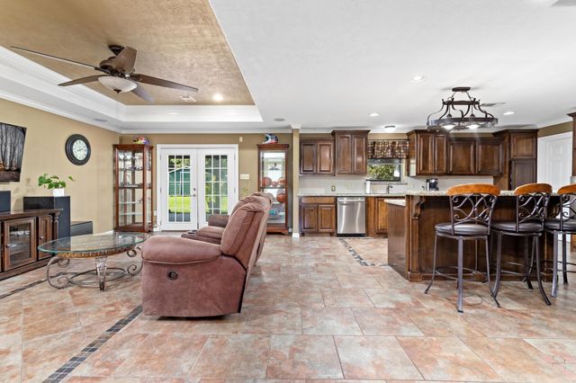 2522 10th Street, Port Neches, TX 77651