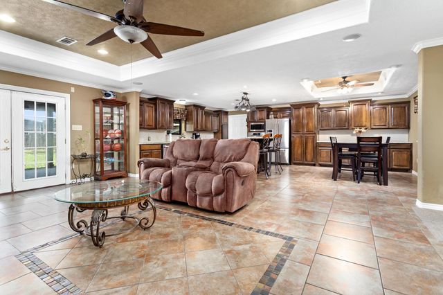 2522 10th Street, Port Neches, TX 77651