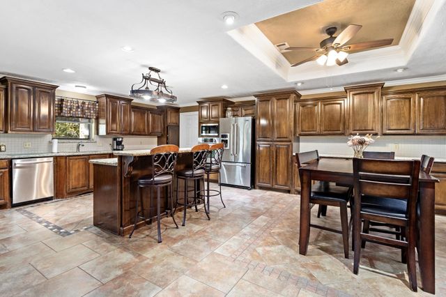 2522 10th Street, Port Neches, TX 77651