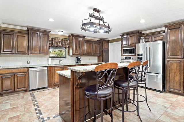 2522 10th Street, Port Neches, TX 77651