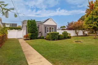 2444 Bayview Avenue, Wantagh, NY 11793