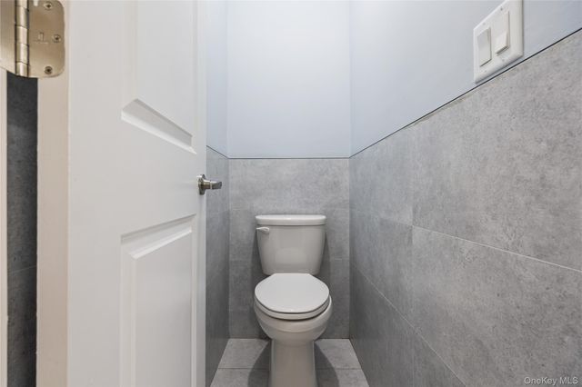 8 Dunn Road, Airmont, NY 10952