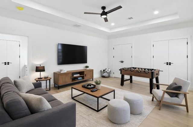 5115 Maple St, Bellaire, TX 77401