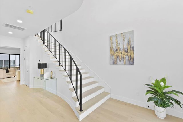 5115 Maple St, Bellaire, TX 77401