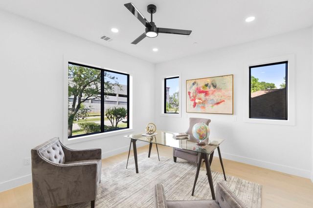 5115 Maple St, Bellaire, TX 77401