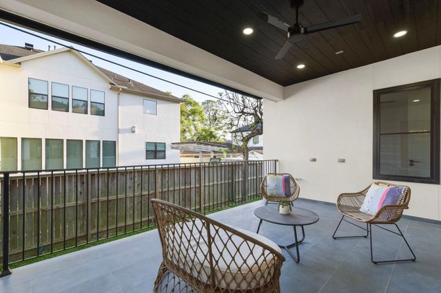 5115 Maple St, Bellaire, TX 77401