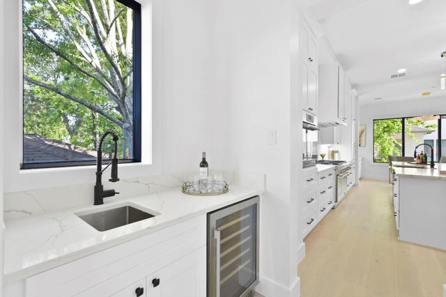 5115 Maple St, Bellaire, TX 77401