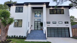 5115 Maple St, Bellaire, TX 77401