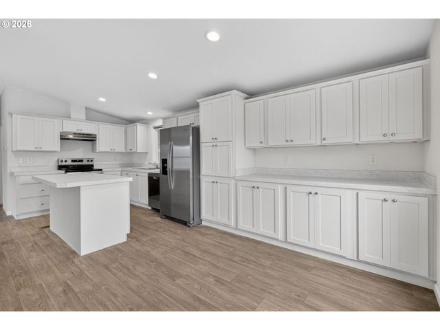 1400 Candlelight Dr 209, Eugene, OR 97402