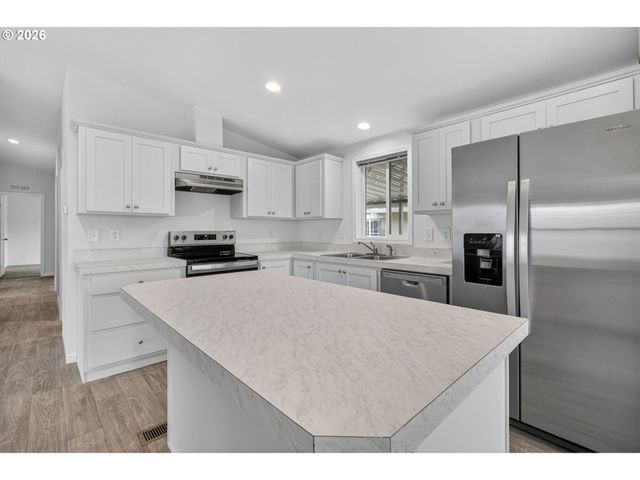 1400 Candlelight Dr 209, Eugene, OR 97402