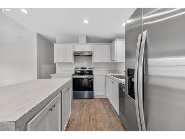 1400 Candlelight Dr 209, Eugene, OR 97402