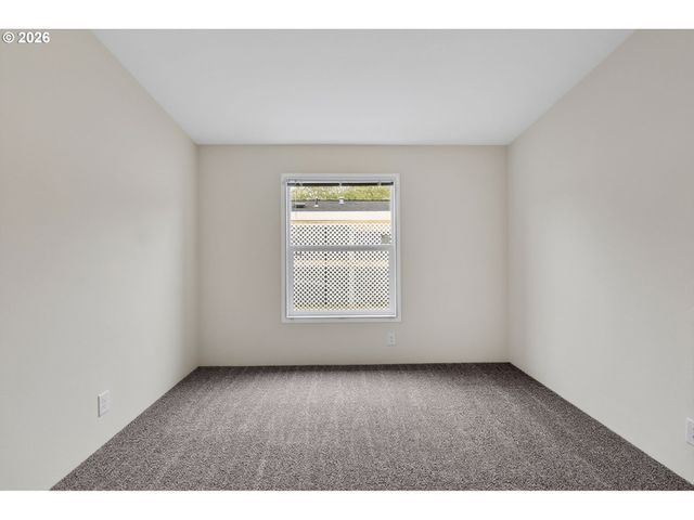 1400 Candlelight Dr 209, Eugene, OR 97402
