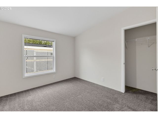 1400 Candlelight Dr 209, Eugene, OR 97402