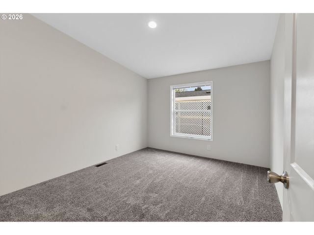 1400 Candlelight Dr 209, Eugene, OR 97402
