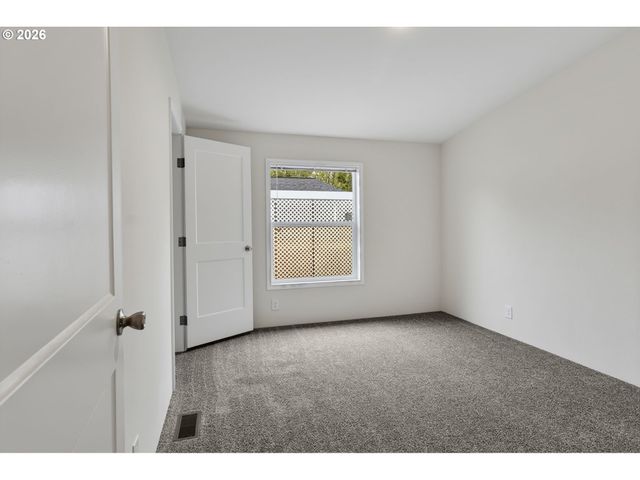1400 Candlelight Dr 209, Eugene, OR 97402