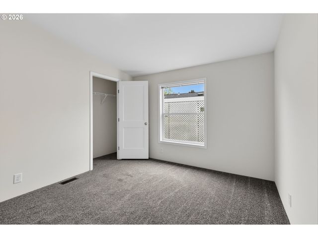 1400 Candlelight Dr 209, Eugene, OR 97402
