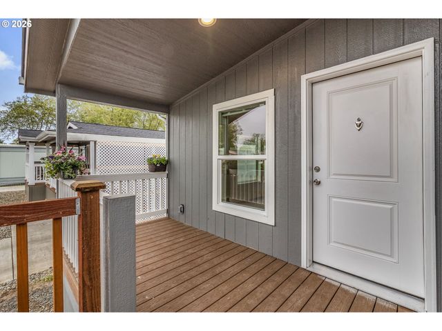 1400 Candlelight Dr 209, Eugene, OR 97402
