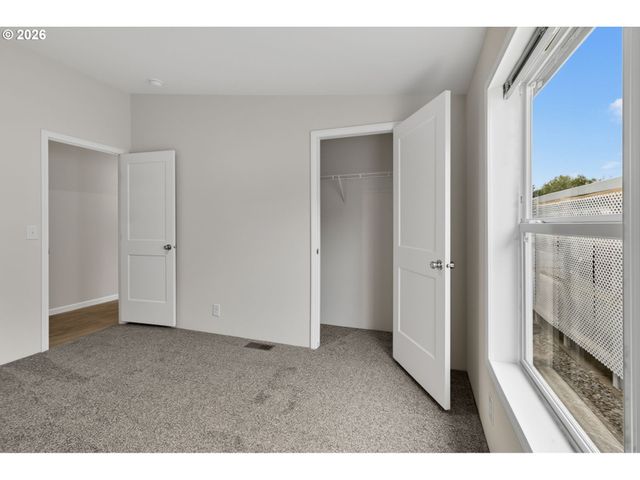 1400 Candlelight Dr 209, Eugene, OR 97402