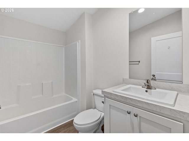1400 Candlelight Dr 209, Eugene, OR 97402