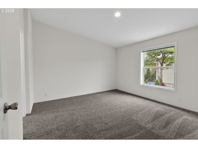 1400 Candlelight Dr 209, Eugene, OR 97402
