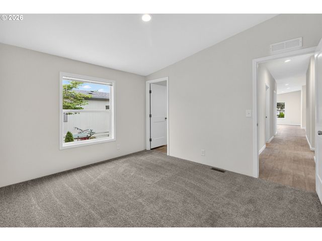 1400 Candlelight Dr 209, Eugene, OR 97402