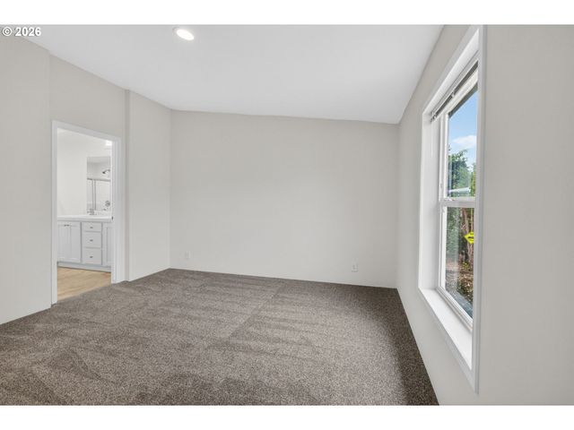 1400 Candlelight Dr 209, Eugene, OR 97402