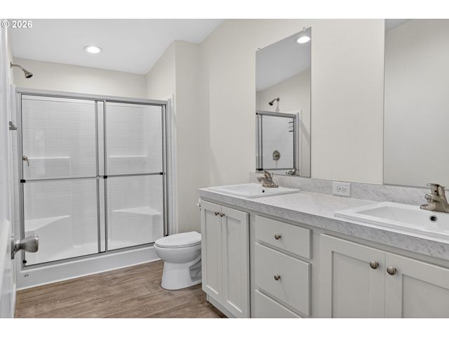 1400 Candlelight Dr 209, Eugene, OR 97402