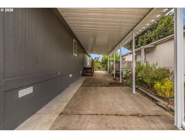 1400 Candlelight Dr 209, Eugene, OR 97402