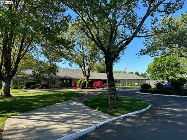 1400 Candlelight Dr 209, Eugene, OR 97402