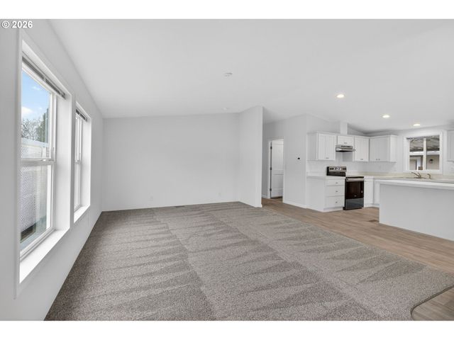 1400 Candlelight Dr 209, Eugene, OR 97402