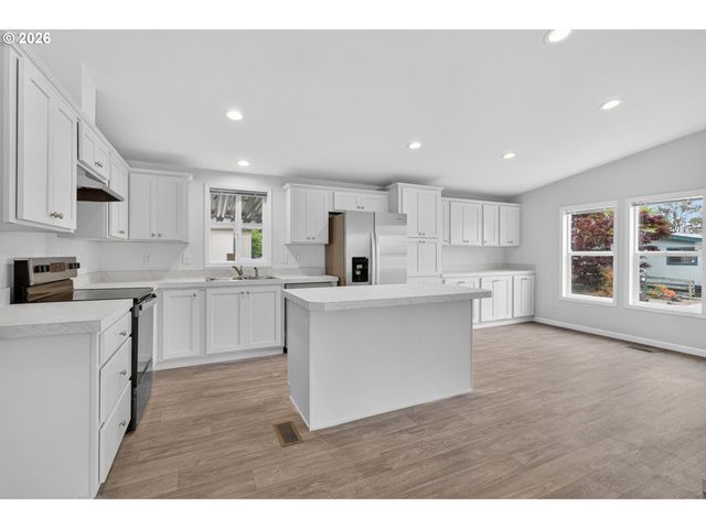 1400 Candlelight Dr 209, Eugene, OR 97402
