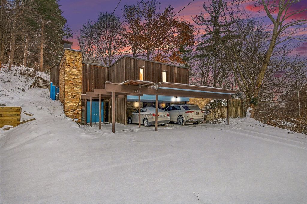 1443 Mount Mercy Drive, Grand Rapids, MI 49504