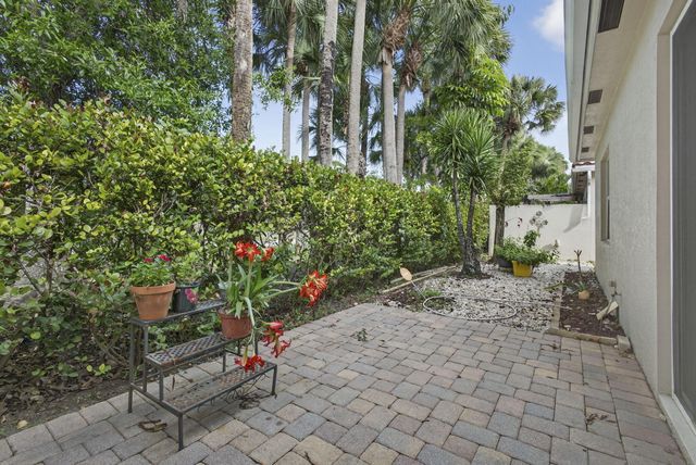 135 Atwell Drive, West Palm Beach, FL 33411