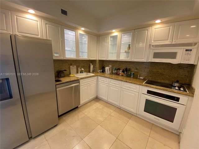 5555 Collins Ave 17A, Miami Beach, FL 33140