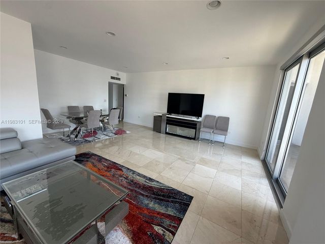 5555 Collins Ave 17A, Miami Beach, FL 33140