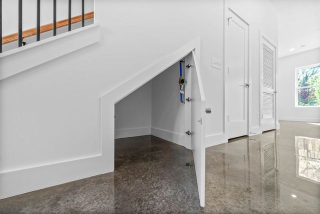 688 Anderson Ln, Madison, TN 37115