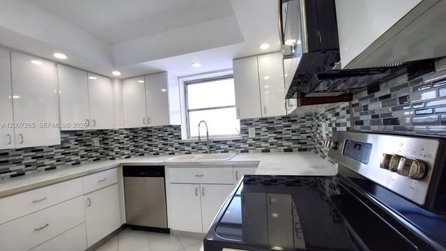 2750 NE 183rd St 1405, Aventura, FL 33160