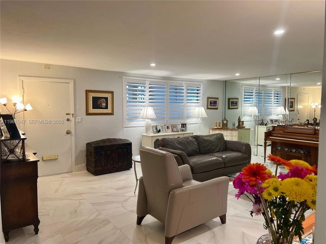 11960 NE 19th Dr 15, North Miami, FL 33181