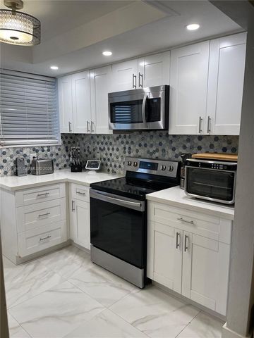 11960 NE 19th Dr 15, North Miami, FL 33181