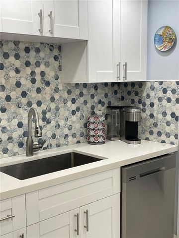 11960 NE 19th Dr 15, North Miami, FL 33181