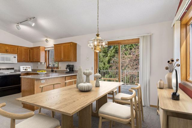 1886 Waterford Lane, Chaska, MN 55318