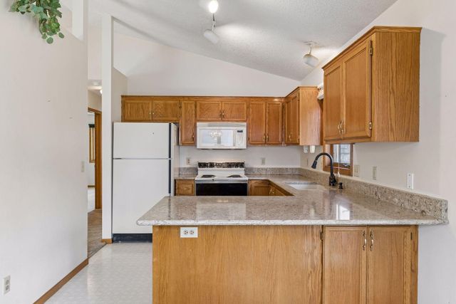 1886 Waterford Lane, Chaska, MN 55318