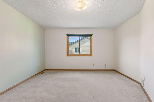 1886 Waterford Lane, Chaska, MN 55318