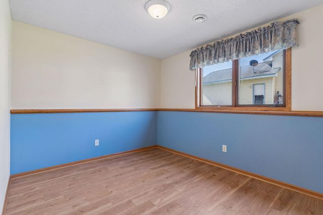 1886 Waterford Lane, Chaska, MN 55318