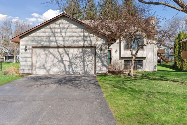 1886 Waterford Lane, Chaska, MN 55318