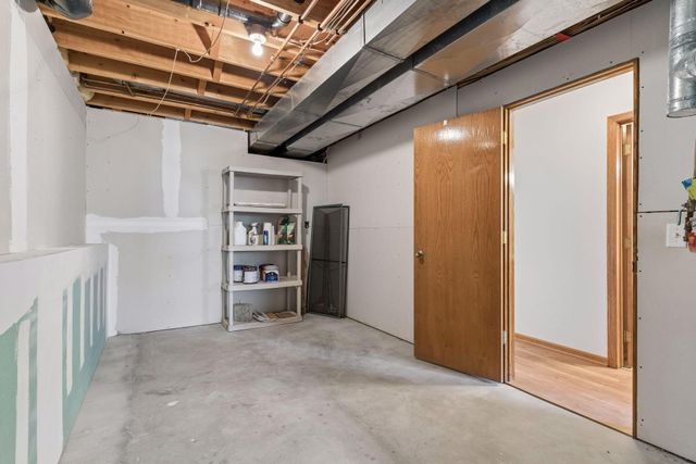 1886 Waterford Lane, Chaska, MN 55318