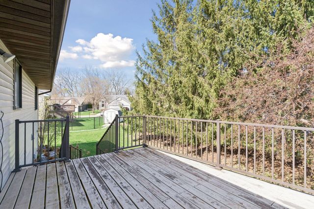 1886 Waterford Lane, Chaska, MN 55318