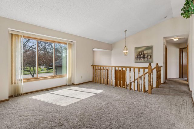 1886 Waterford Lane, Chaska, MN 55318