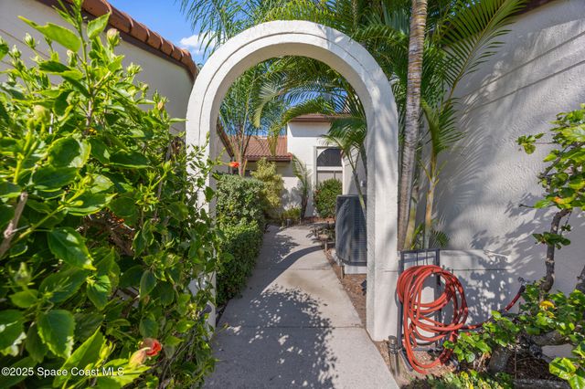 2204 Parkside Place, Indian Harbour Beach, FL 32937